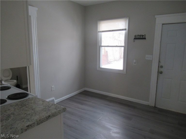 1530 Winchester Avenue, Lakewood, OH - Photo 6