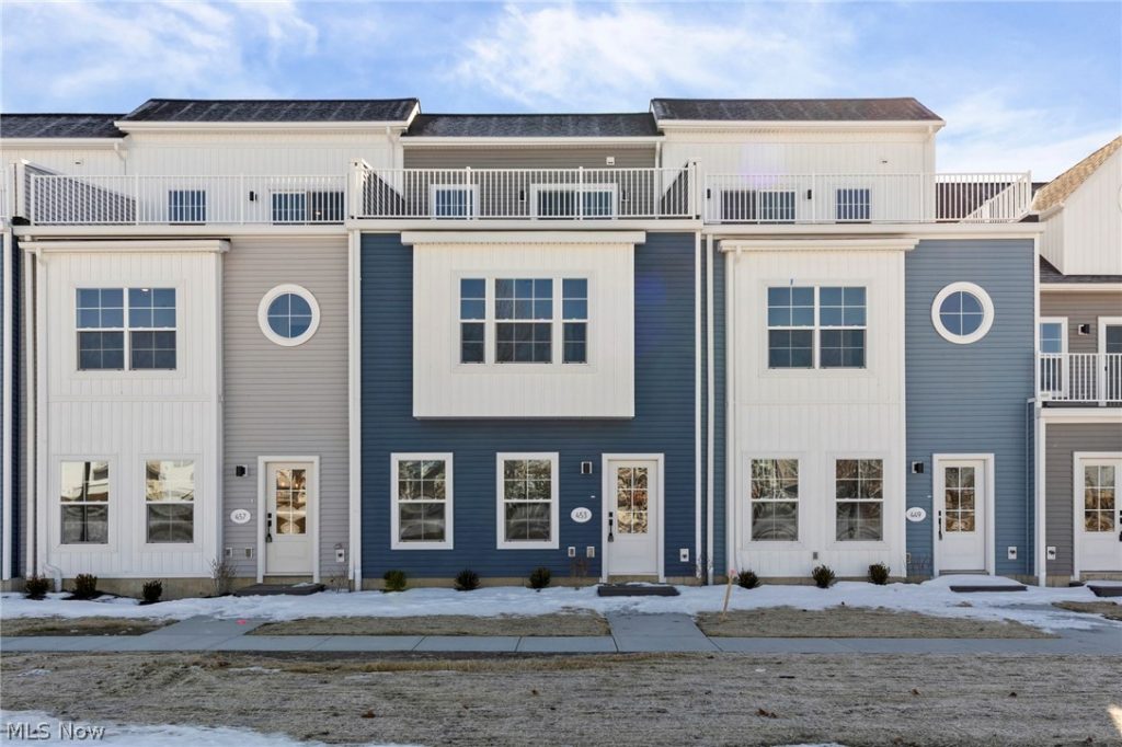 453 Harbor Lane, Lorain, OH