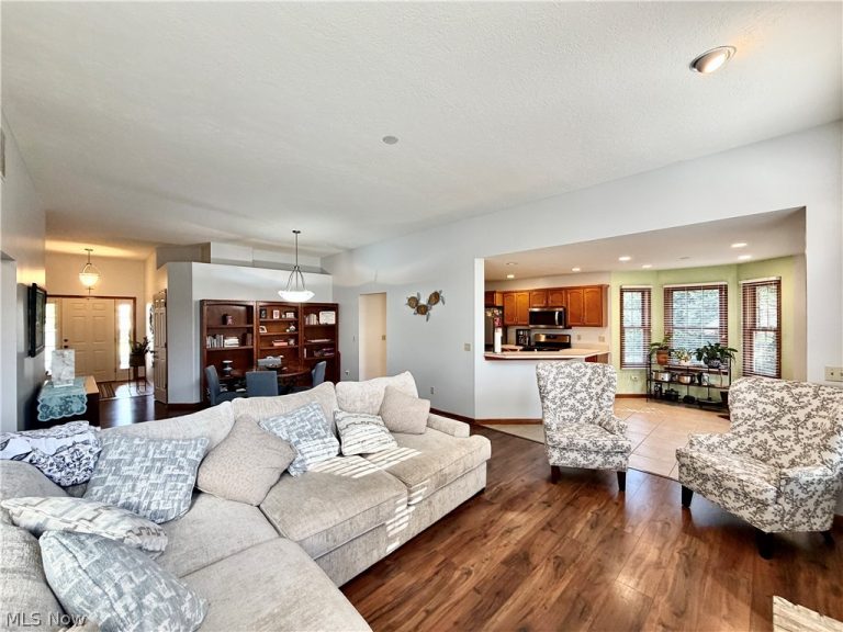 22 Walker Circle, Girard, OH - Photo 8