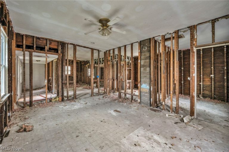 215 Tuscarawas Street, Elyria, OH - Photo 5
