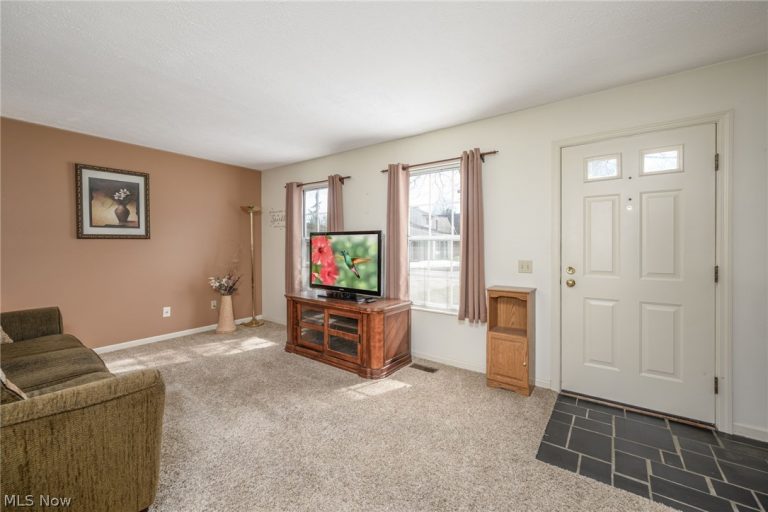 3385 Ash Lane, Cuyahoga Falls, OH - Photo 6