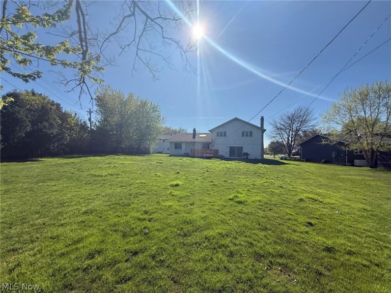 5592 Kilbourne Drive, Lyndhurst, OH - Photo 2