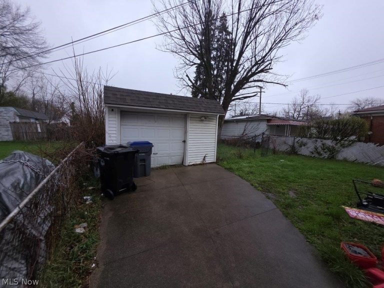 15205 Harvard Avenue, Cleveland, OH - Photo 5