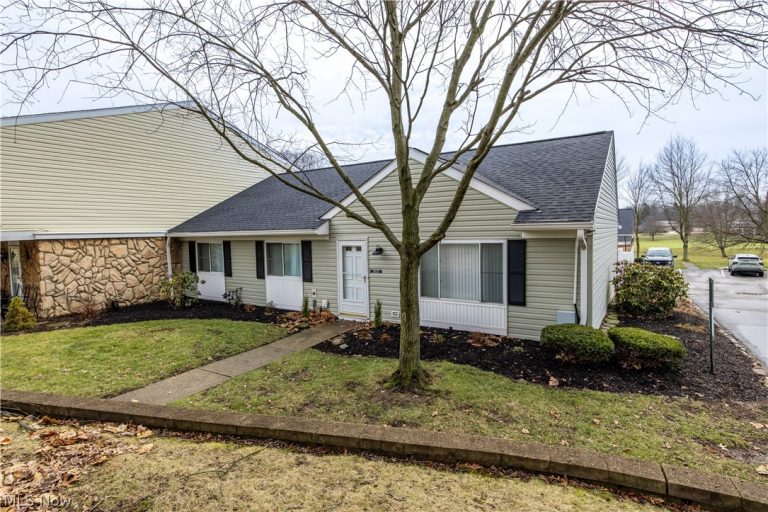 2033 Carlile Drive, Uniontown, OH - Photo 3