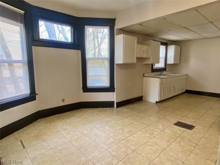 390 Doyle Street, Akron, OH - Photo 4