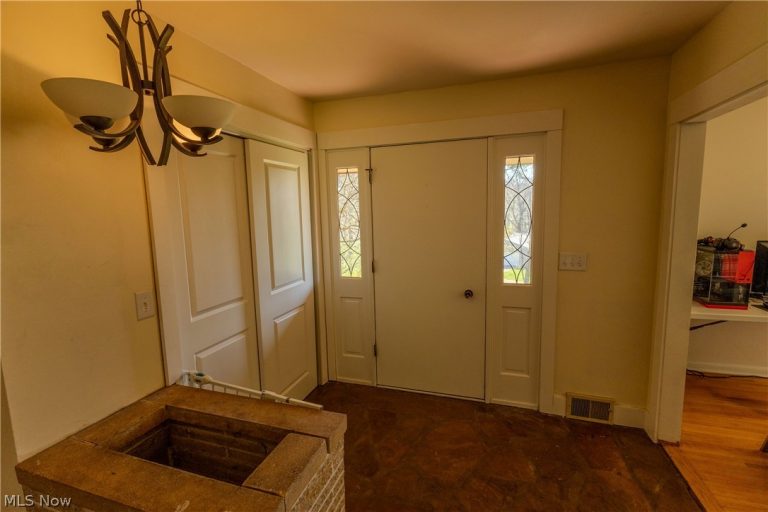 100 Crestwood Circle, Marietta, OH - Photo 5