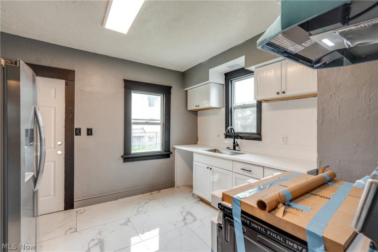 14726 Puritas Avenue, Cleveland, OH - Photo 5