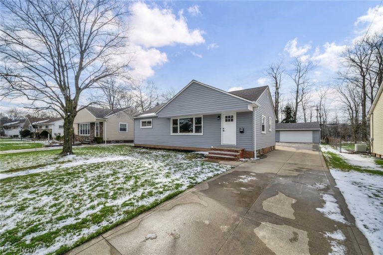 6108 Westerham Road, Mayfield Heights, OH - Photo 2