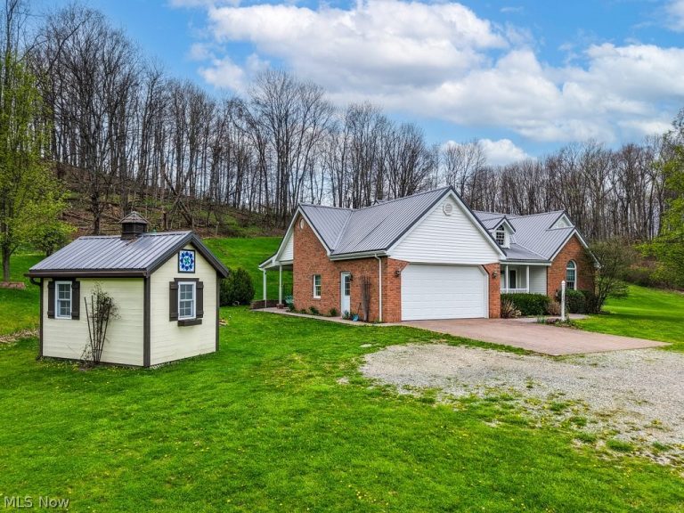 3139 Camille Road, Sherrodsville, OH - Photo 2