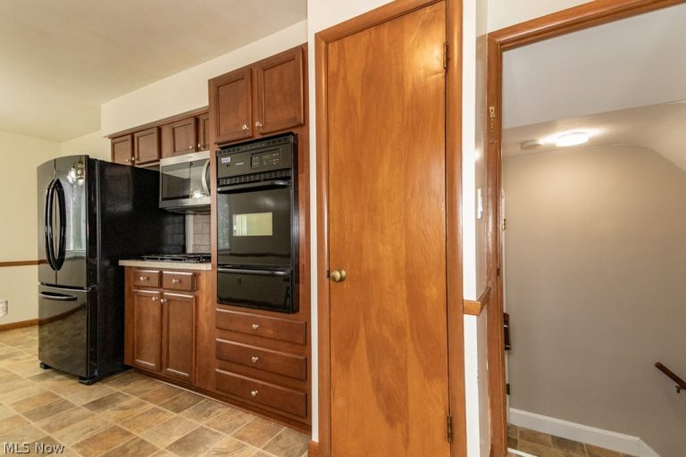 1726 Braeburn Park Drive, Euclid, OH - Photo 6