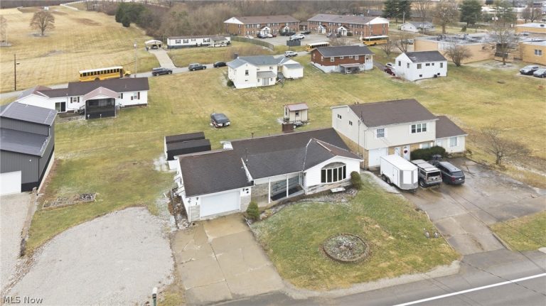 1443 Harris Highway, Parkersburg, WV - Photo 2