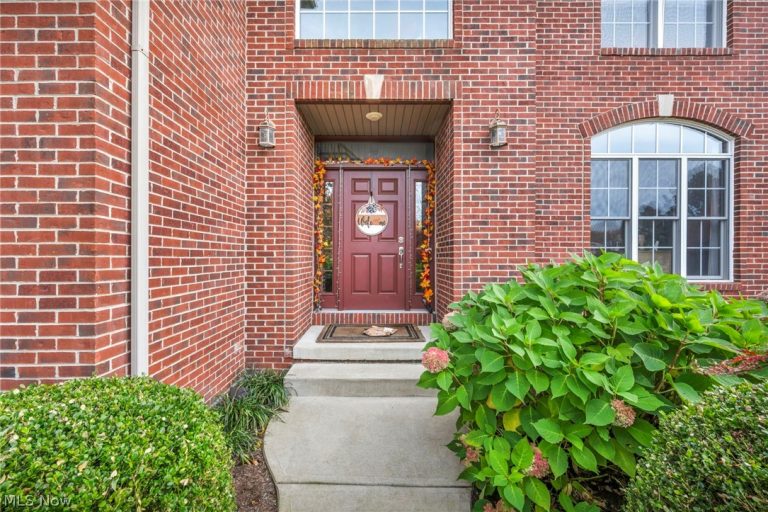 32811 Saint James Trail, Avon, OH - Photo 3