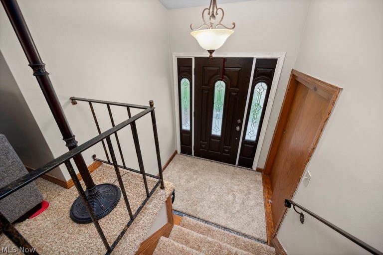 6419 Hollywood Drive, Parma, OH - Photo 3