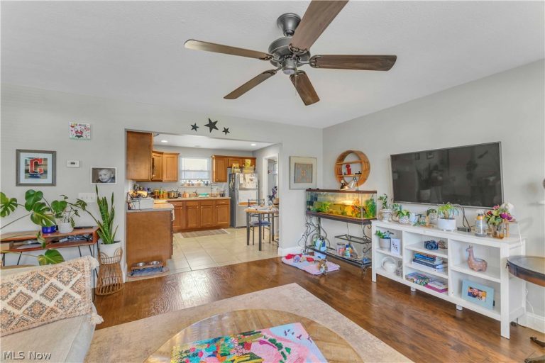 2587 Jaycox Road, Avon, OH - Photo 6