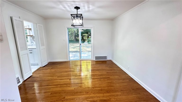 1271 Hereford Road, Cleveland Heights, OH - Photo 3