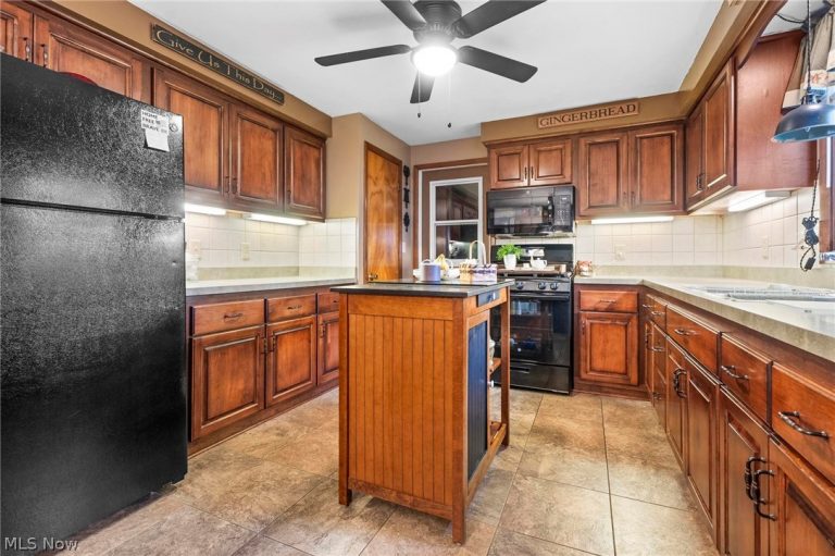 4401 Forest Hill Drive, Lorain, OH - Photo 3