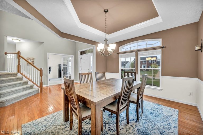 5600 Longridge Drive, Seven Hills, OH - Photo 6