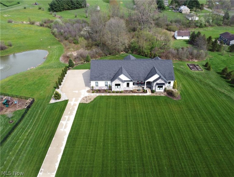 2989 Blakeslee Boulevard, Medina, OH - Photo 2