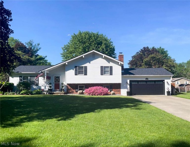 229 Old Oak Drive, Cortland, OH, 44410