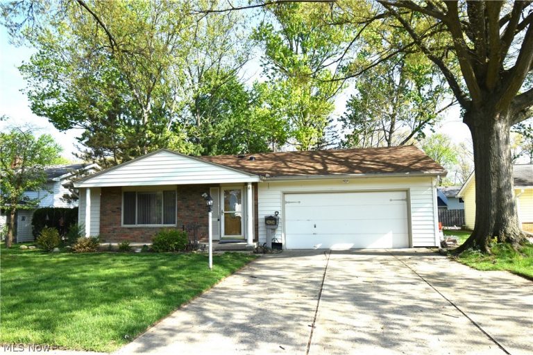 24354 Oxford Oval, North Olmsted, OH - Photo 3