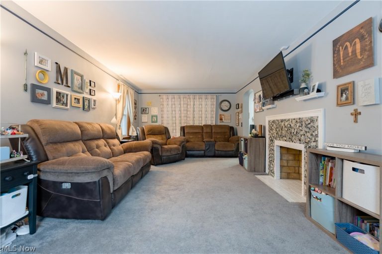 228 Hawk Avenue, Akron, OH - Photo 8