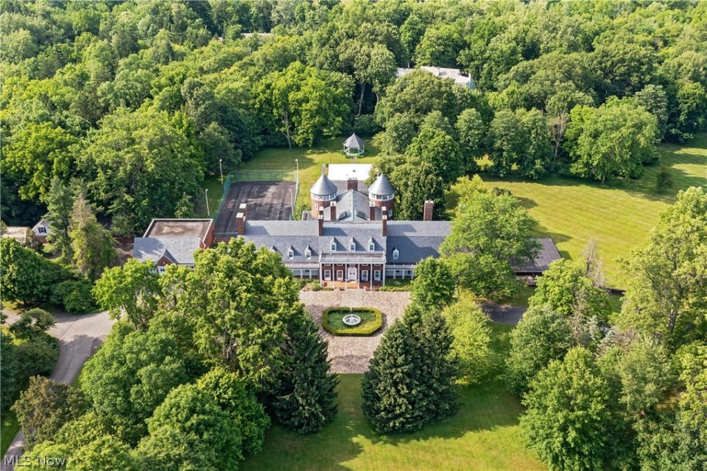 3450 Roundwood Road, Hunting Valley, OH
