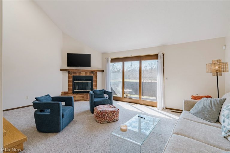 275 Solon Road #275C, Chagrin Falls, OH - Photo 4