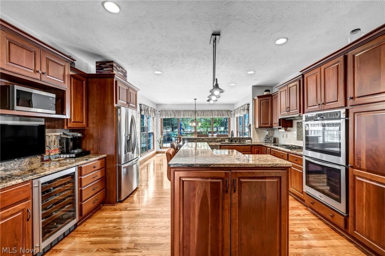 11280 Beechnut Lane, Chardon, OH - Photo 3