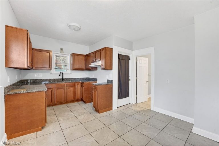 3726 Newark Avenue, Cleveland, OH - Photo 6