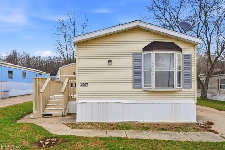 6507 Robby Lane, Ravenna, OH - Photo 2