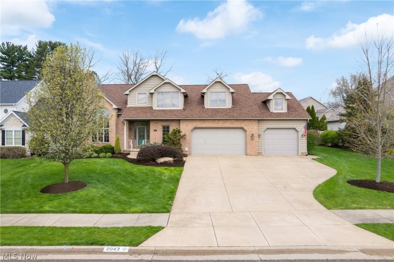2043 Kingscote Circle, North Canton, OH, 44720