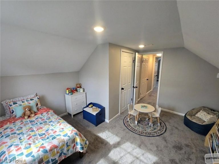 764 Irving Park Boulevard, Sheffield Lake, OH - Photo 8