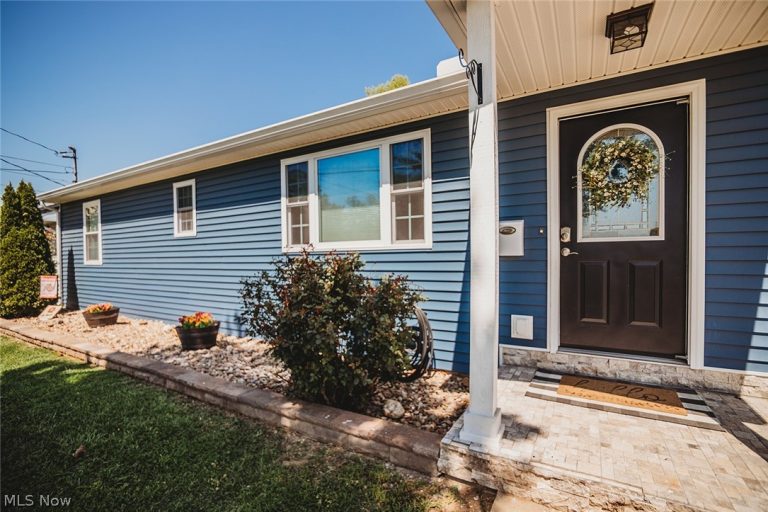 1586 Gene Street, Belpre, OH - Photo 4