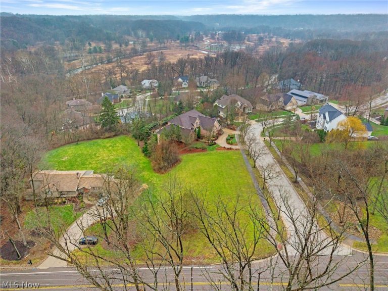 1245 Riverwoods Dr, Akron, OH - Photo 4