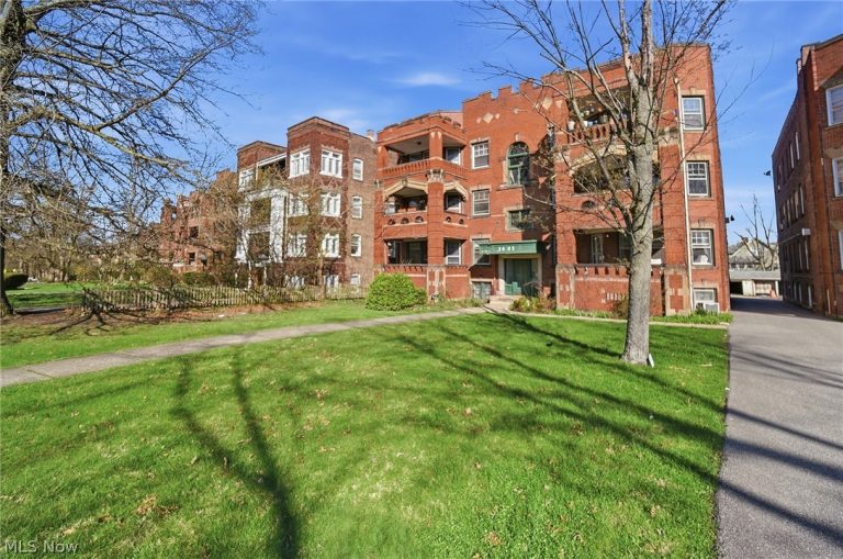 2685 Euclid Heights Boulevard #2, Cleveland Heights, OH - Photo 3