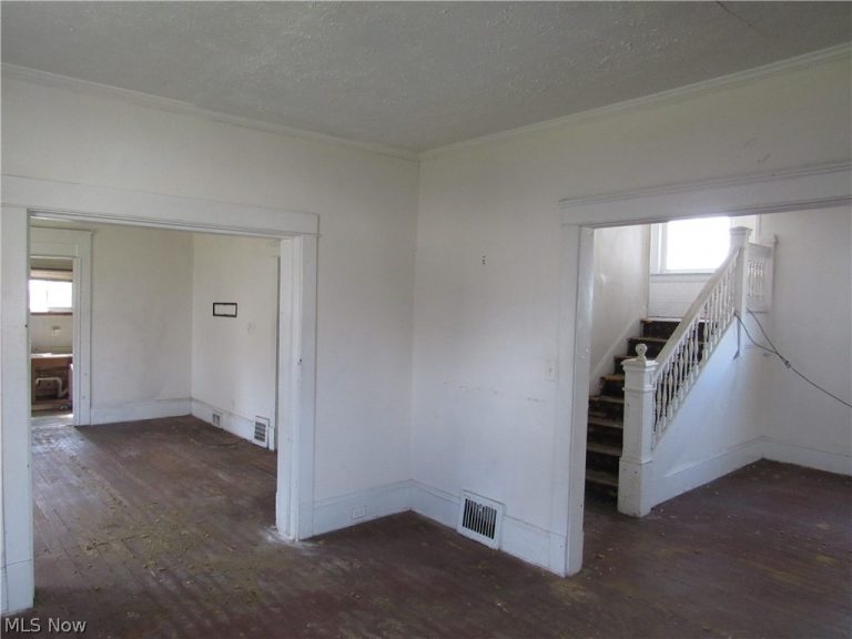 9618 Raymond Avenue, Cleveland, OH - Photo 8