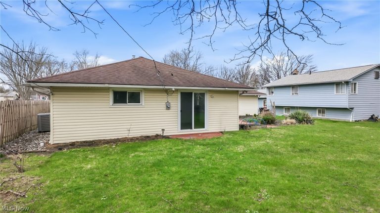 383 Balmoral Drive, Richmond Heights, OH - Photo 8