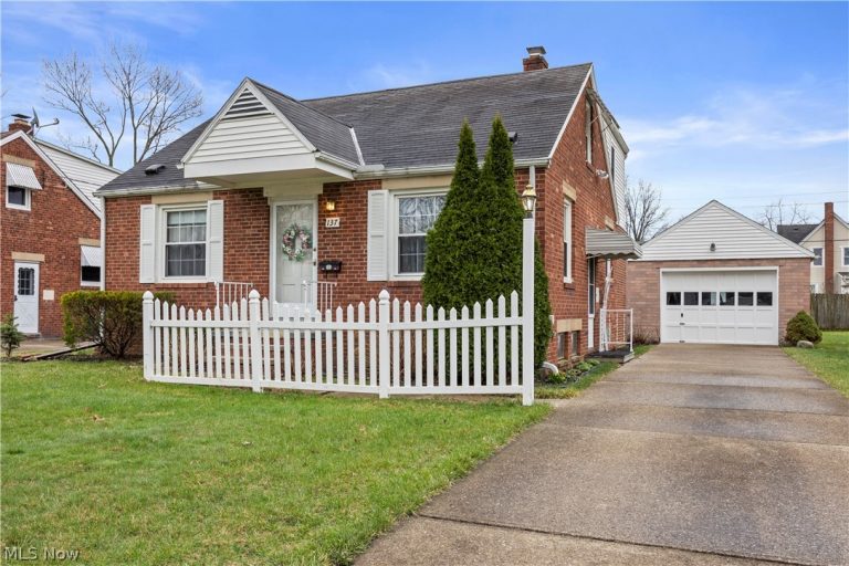137 Lafayette Street, Elyria, OH - Photo 3