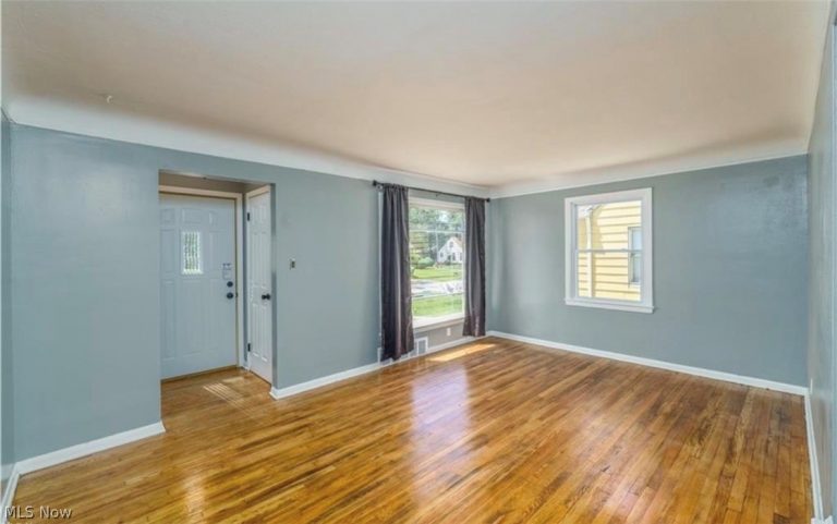 13815 Cranwood Park Boulevard, Garfield Heights, OH - Photo 2