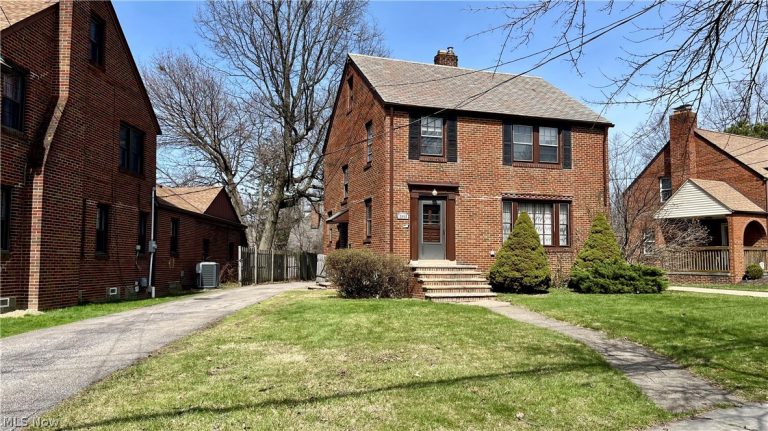 3965 Monticello Boulevard, Cleveland Heights, OH - Photo 2