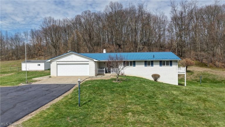 11652 Sandyville Road, Sandyville, OH - Photo 2