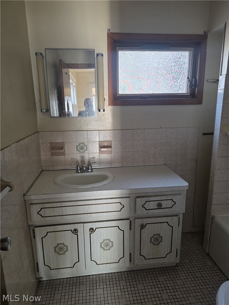 3660 76th Street, Cleveland, OH - Photo 4