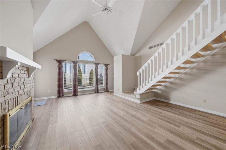 762 Hunters Trail #105, Akron, OH - Photo 6