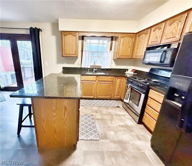 7031 Woodthrush Drive, Painesville Twp, OH - Photo 8