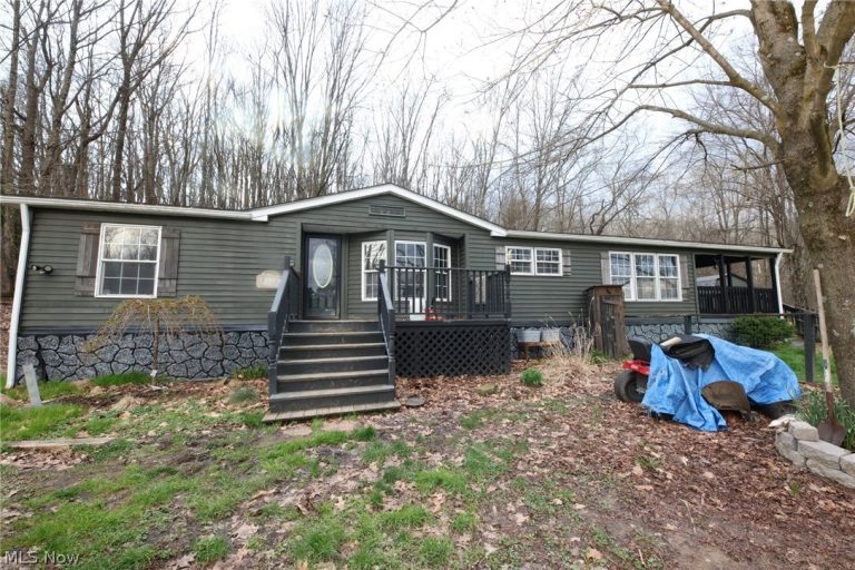 961 Glendale Road, New Cumberland, WV - Photo 2