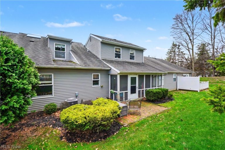 9809 Brookline Oval, Strongsville, OH - Photo 2