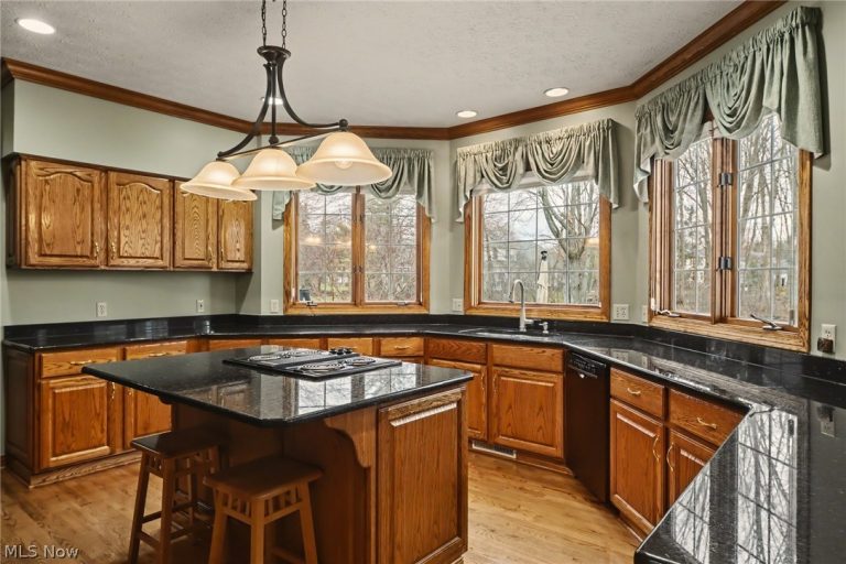 7525 Berks Way, Hudson, OH - Photo 8