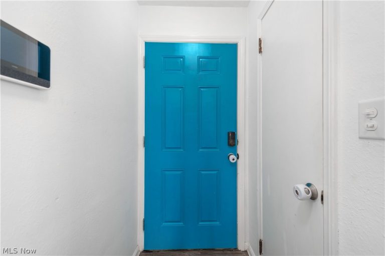 9109 Ansonia Avenue, Brooklyn, OH - Photo 3
