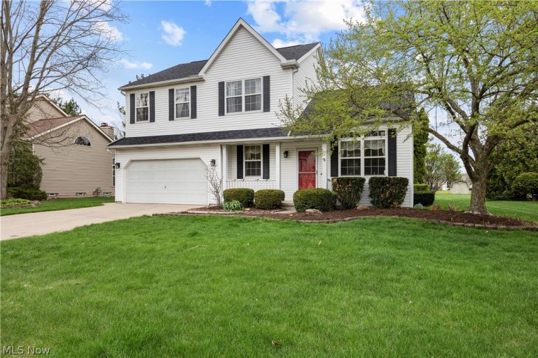 27070 Glenside Lane, Olmsted Twp, OH - Photo 2