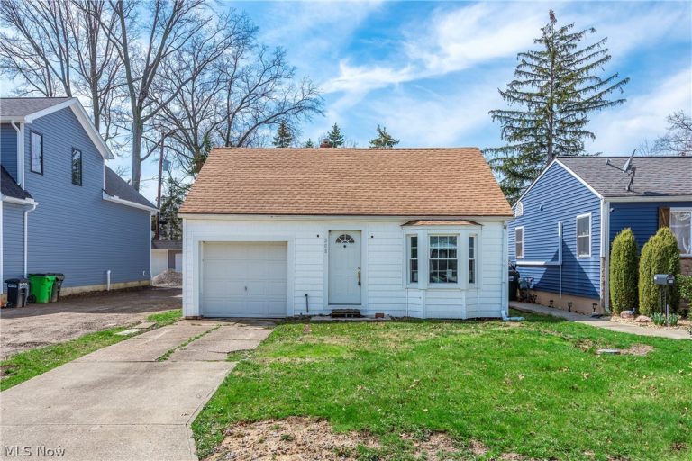 208 Sunset Road, Avon Lake, OH - Photo 2